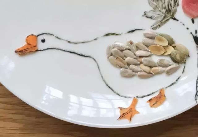 冬日暖暖的早餐:酱香饼、咸鸭蛋,搭配香菇瘦肉粥