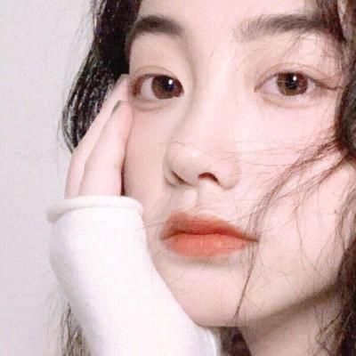 天生“带妆脸”的女孩子，脸上都有这“3特征”，素颜就像化了妆一样
