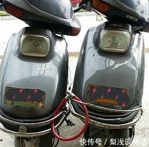 |幽默笑话：吃过晚饭后，老爸就和我一起去理发店剪头发……