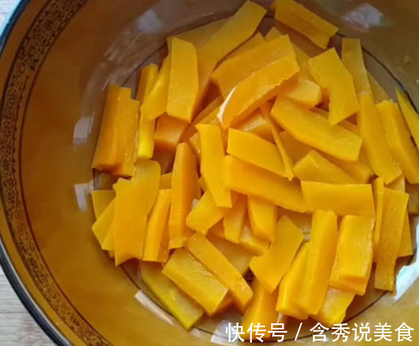 家里剩半个南瓜，妈妈加2个鸡蛋，手不沾面，做出美味儿子抢着吃