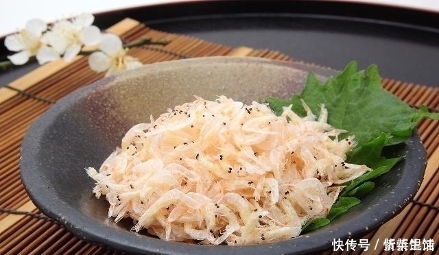 大杏仁|原来吃虾皮不能补钙?医生:真正补钙的4种食物,很多人都不爱吃