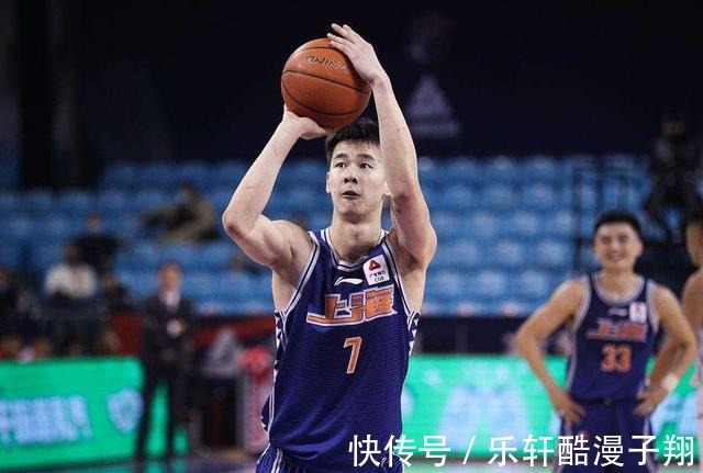 李春江|难堪!郭昊文无人防守秀扣篮,李春江国骂问候马布里