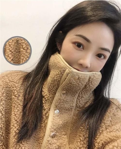 比羽绒服时髦，比大衣保暖，2021的秋冬的时髦全靠羊羔毛