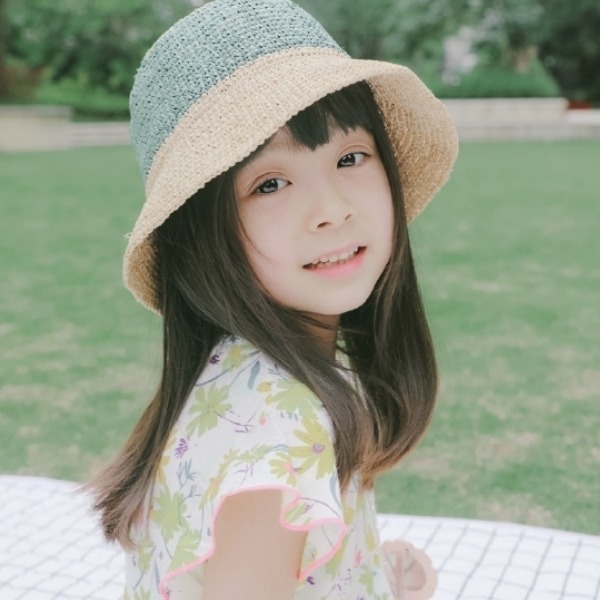 被易烊千璽抱過，薛之謙親過，華晨宇寵過的女生長(zhǎng)大了！