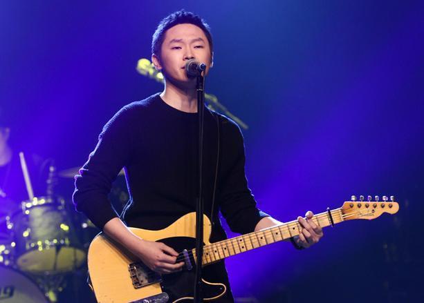 8季《好声音》冠军，只剩他俩有姓名，其余六人境遇凄凉