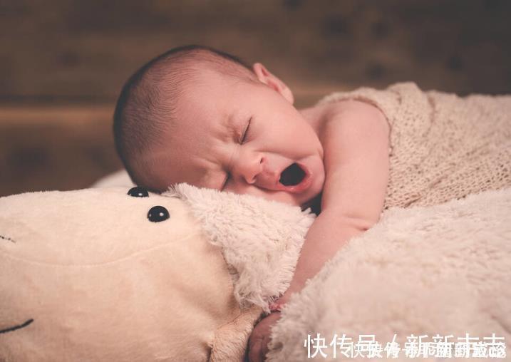 大脑|宝宝睡醒后的这三个动作,是高智商的表现,宝妈可别阻止