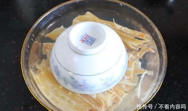 做红烧肉时,要不要焯水这一步做错了,难怪肉又老又柴不好吃