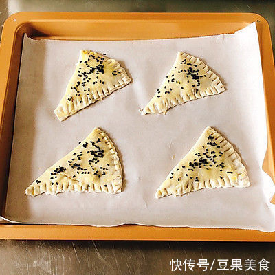 酥得掉渣的香蕉派太好吃了 | 手抓饼版