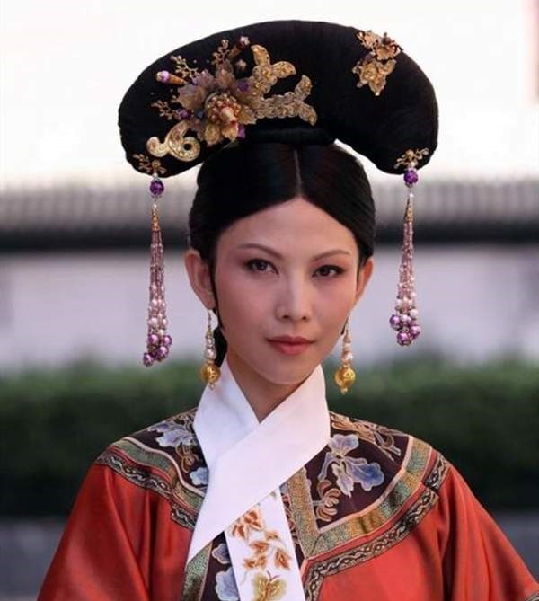 后妃|满清后妃脖子上的布条有啥作用不光为了漂亮,更多是为方便皇帝