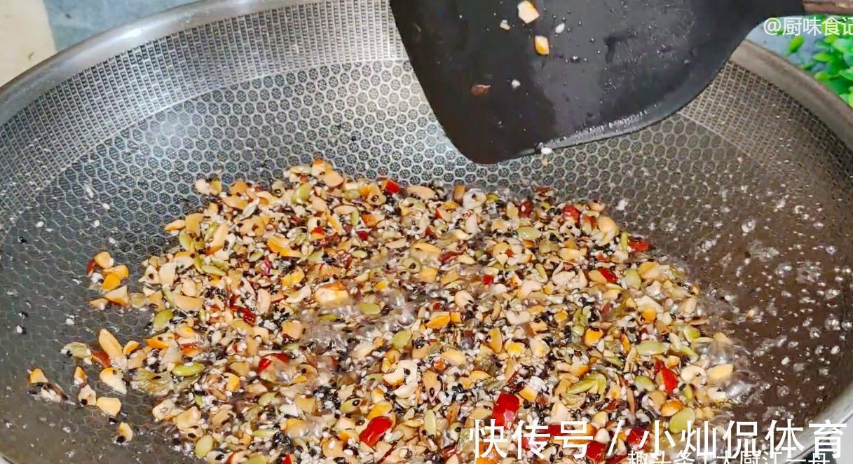 花生米|把面条放进滚烫的油锅中,瞬间变美食,简单易做,吃一次就忘不了