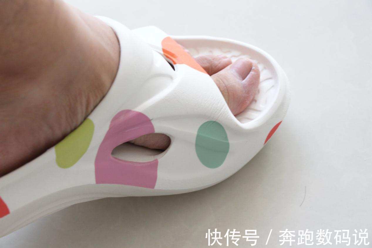 咕咚|缓震Q弹,运动恢复必不可少:咕咚运动恢复拖鞋