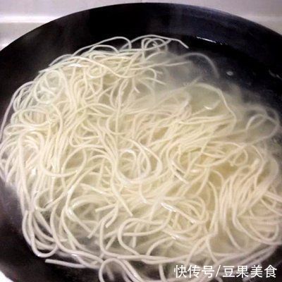 员工餐|不知道吃什么，啪当面---孤独的美食家准没错