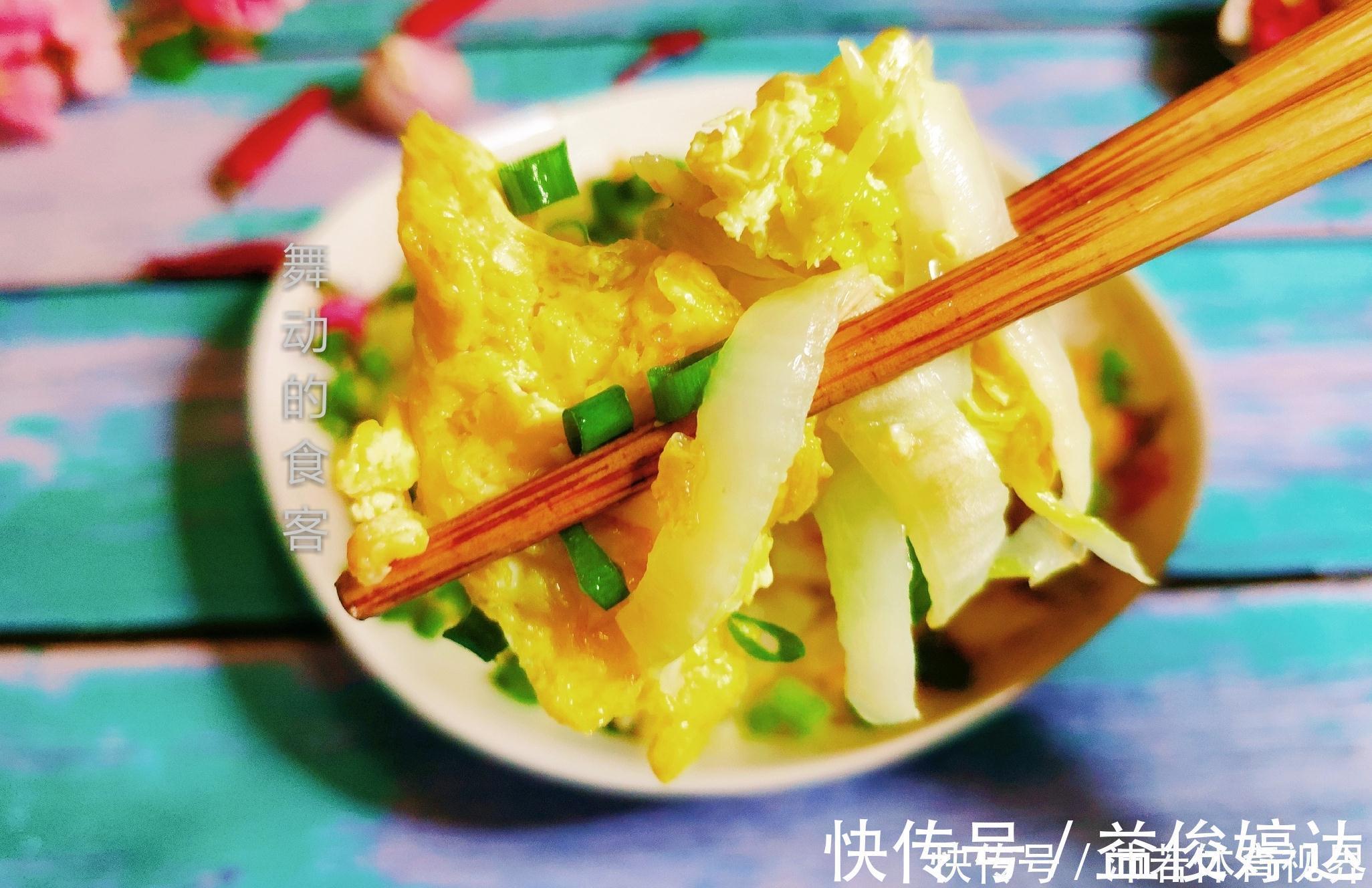 土鸡蛋|一家3口，4个鸡蛋，一棵白菜，媳妇儿子上桌就抢，还直呼饭煮少了