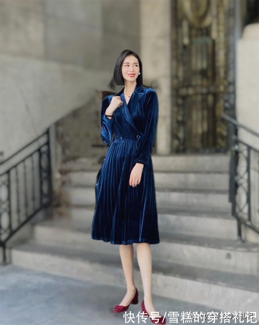 搭配 “长裙+短靴”=早秋最美穿搭!遮肉显高还时髦,日常通勤都适合