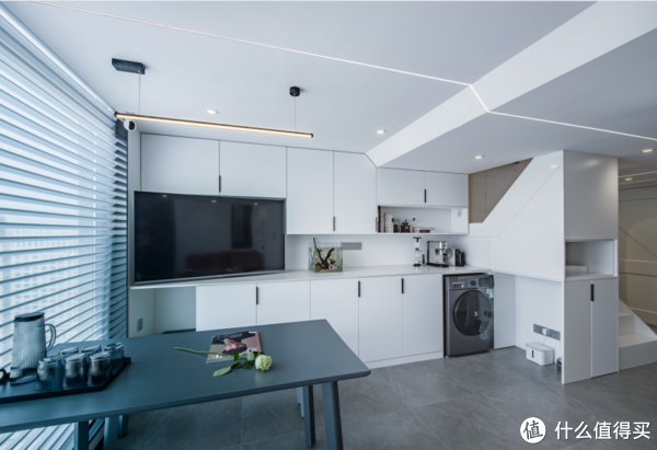 装出禁欲感，超实用的设计没有浪费一丝空间|魔都46㎡ 复式| 厨房