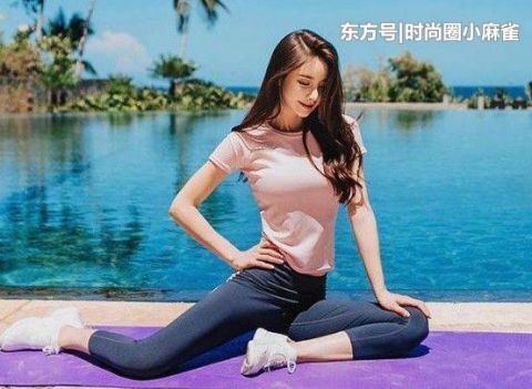 街拍简约又大方的小姐姐，搭配打底裤，彰显出时尚魅力