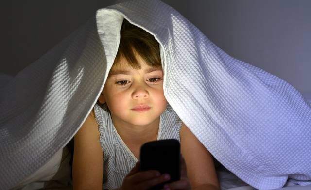 分泌|别让孩子熬夜晚睡,影响长高还伤害大脑,父母要趁早纠正!