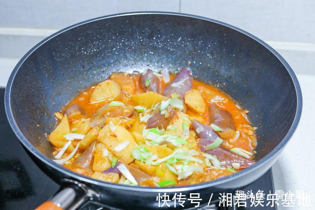 老爷子|我家最爱的土豆做法,每次做一盘不够吃,开胃解馋,比土豆丝好