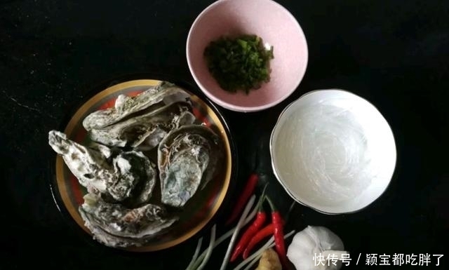 粉丝|蒜蓉粉丝蒸生蚝,只要跟着步骤一点点做,蒸出来的比饭店还香