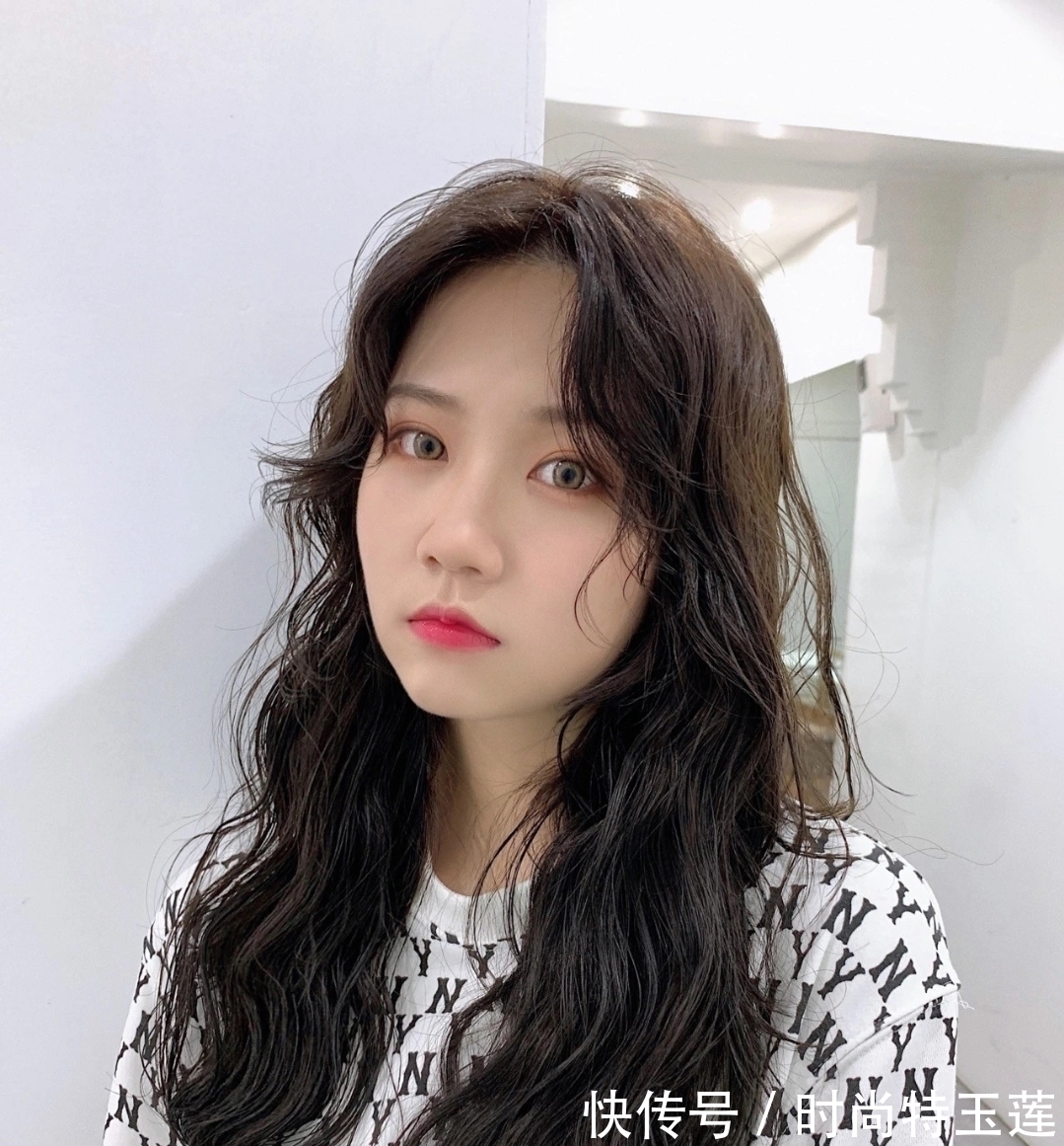 洋气 今年秋冬发型别乱剪,18款洋气烫发送给你,无论胖瘦都适合