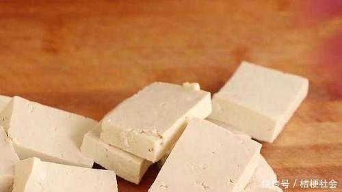 豆腐学会这样做,比吃肉过瘾,还特别下饭,外焦里嫩吃不腻