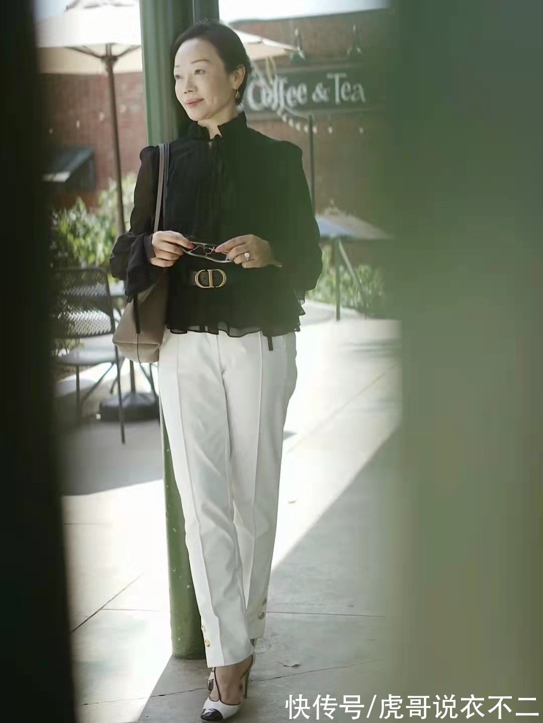 白色系|这位“妈妈辈”好会穿，4个技巧打造优雅气质，美成穿衣典范