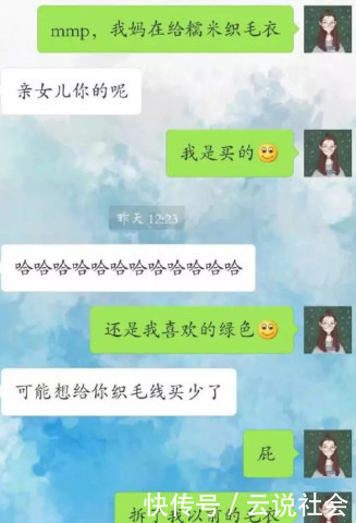 为了给爱猫织新衣,女主把女儿毛衣给拆了,