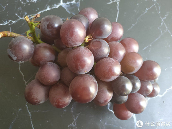 洗葡萄时，用清水洗等于吃虫卵，老果农教你这样洗，连皮都能吃