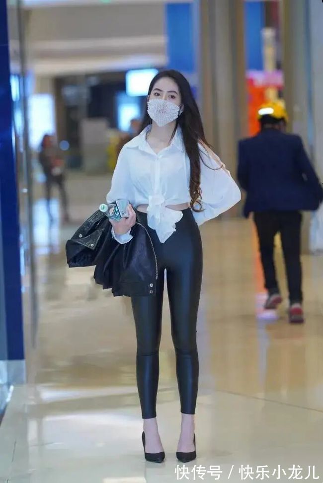 皮裤 秋季穿T恤过时了,白衬衣的三种不同搭配,时髦耐看又得体!