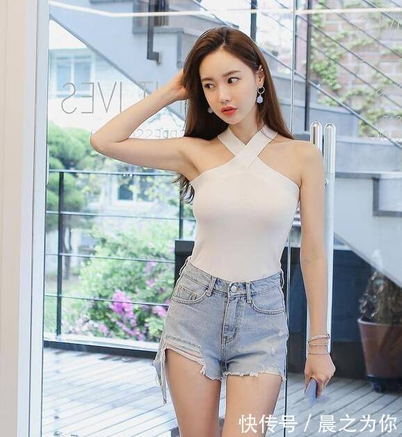 大长腿 -极具魅力的牛仔裤美女,秀出完美身形,让人总想多瞄几眼!