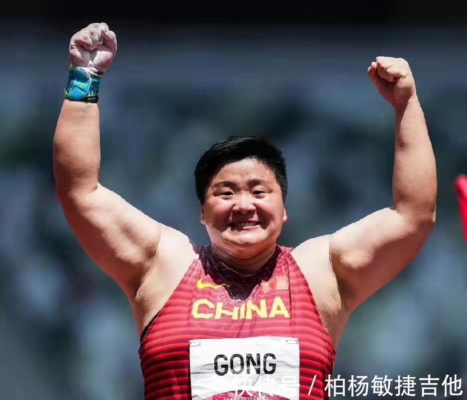 谢霆锋拜师奥运冠军,与巩立姣合体投铅球,大汗淋漓消耗体力