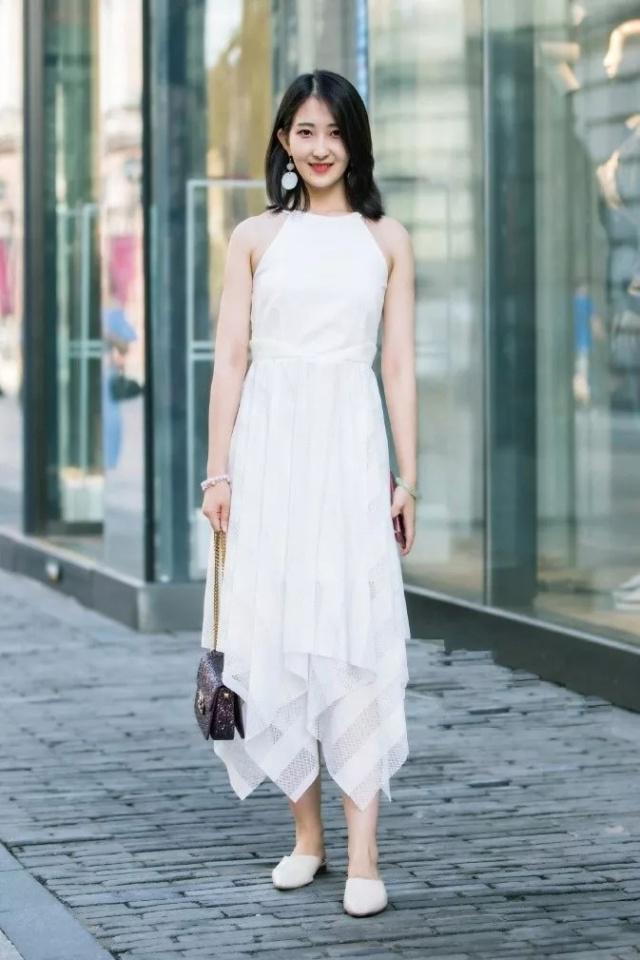 美女 牛仔裤彰显美女的优雅,搭配起来潇洒帅气,潮流又好看