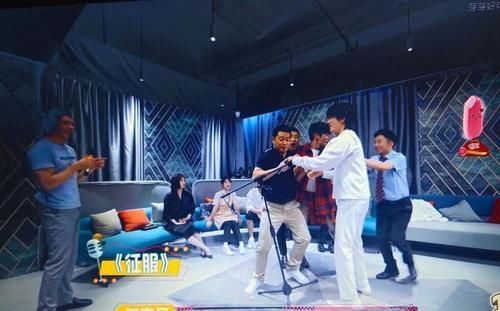 余空|那英抢人多次输给李克勤,探案节目听不出自己的歌!