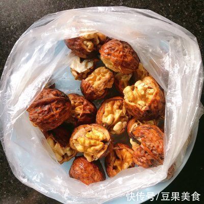 手残党|手残党必学菜谱之新鲜核桃沙拉