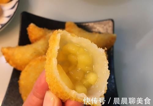 剩下的饺子皮别扔了，简单一做，酥到掉渣，简单营养又美味