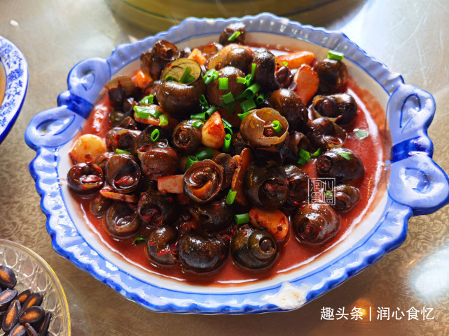 五一假期,4姐弟一大家子聚餐,15分钟上一道菜,菜没上完人走了