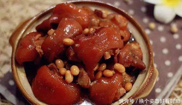 炖猪蹄时不要只焯水,多加一个步骤,炖好的猪蹄香气扑鼻,无腥味