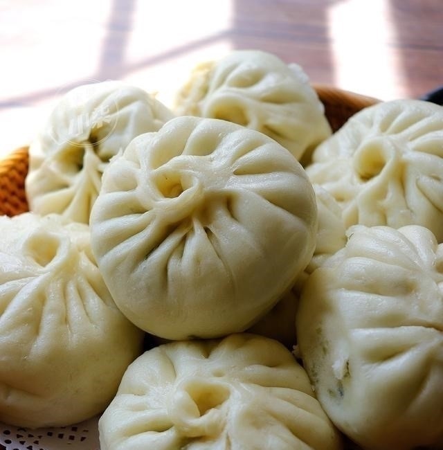 蒸包子时,别再直接上锅蒸了,记住3个诀窍,包子松软好吃不塌陷