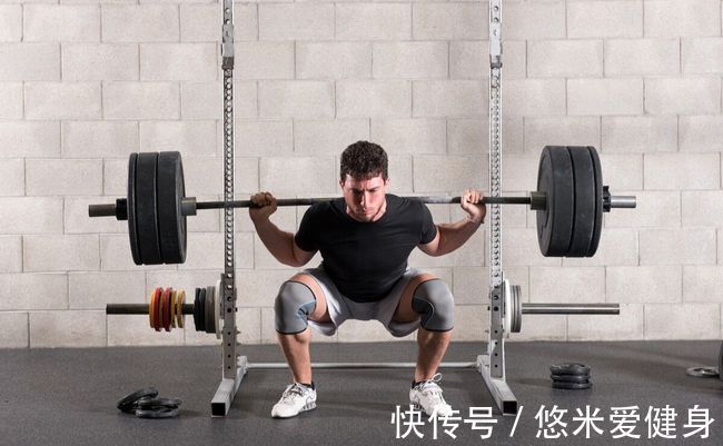 训练|深蹲时身体重心不稳怎么办?3个解决方法,让你的深蹲训练更轻松