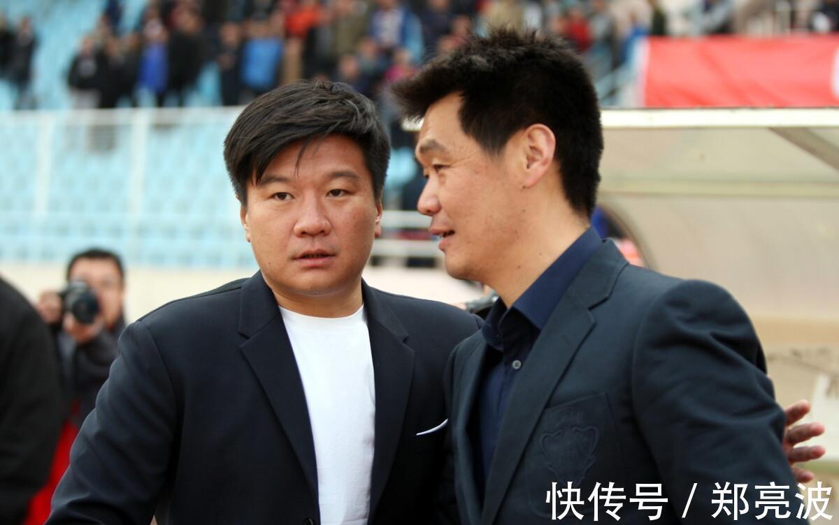 教练|热议！李霄鹏邀6大前国脚加入国足，极端情况下教练有望披挂上阵
