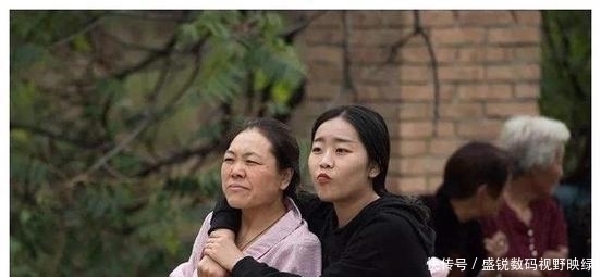 自信心|双胞胎姐妹3岁走失,30年后重逢差距很大,网友看上去像母女