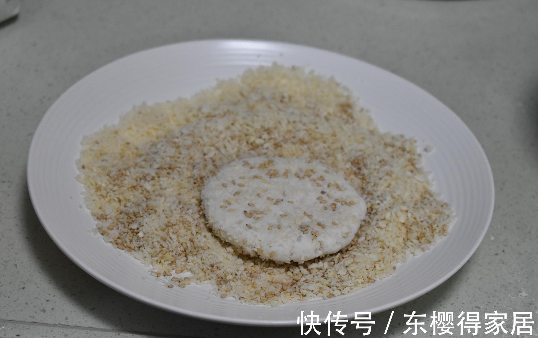秋天就该多吃这食材，简单几步做成小饼，香脆软糯，好吃营养解馋
