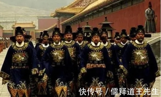 专家们@明代文官棺椁葬在山洞,身上多处致命伤,袖中纸条揭开身份