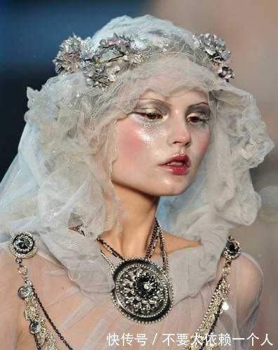 微微一笑@圣母泪妆为什么那么火怜悯众生的高级妆容