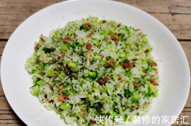 天气越来越热不想做菜，送您减肥餐，西蓝花炒饭，简单美味营养