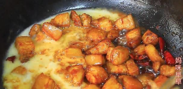 饭店的红烧肉为啥好吃？原来做法有讲究，掌握3个关键，肉香不腻