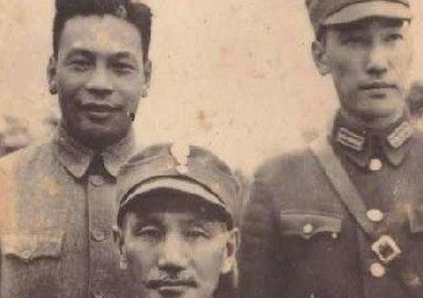 有没有|14岁蒋介石奉母命娶18岁毛福梅，蒋介石有没有爱过这位原配妻子？