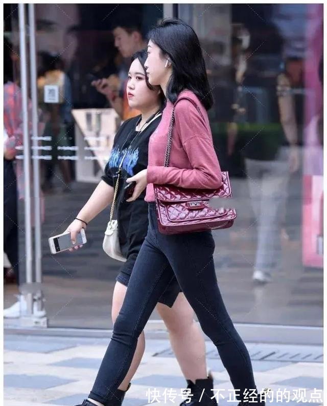 马丁靴 一高一矮,一胖一瘦,穿搭风格不同,这对闺蜜给人感觉不一般!