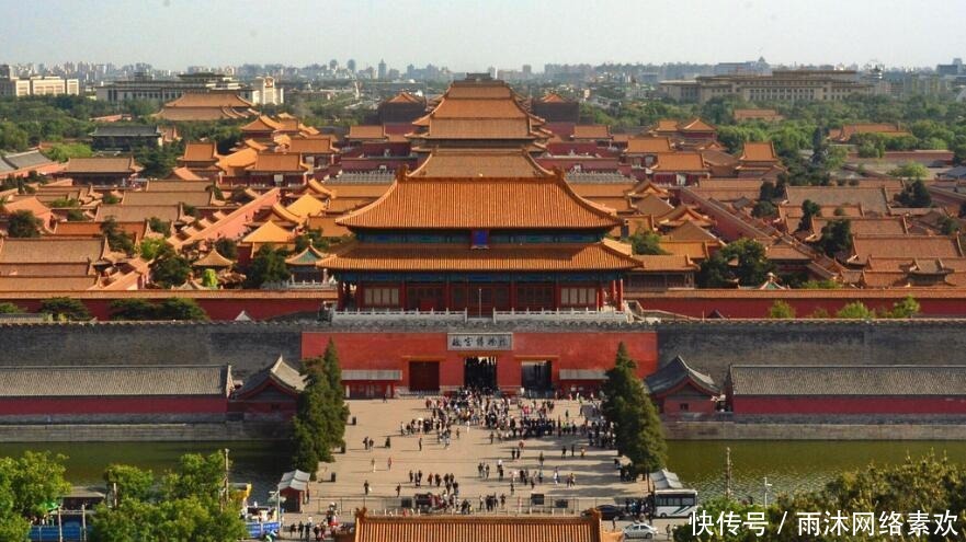 嘉庆|嘉庆年间，他们72人攻入紫禁城，射出的箭镞至今插在匾额上！