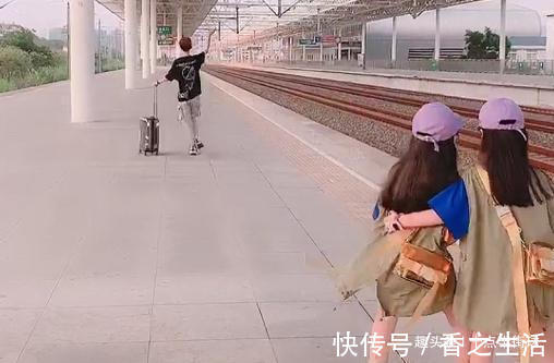 妖娆|奶爸被双胞胎女儿“合伙套路”,说好的小棉袄,却不知不觉漏了风